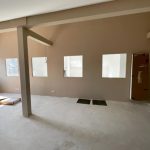 Dachgeschoss, Wand mit 4 Fenstern und Tür in der Heinrich-Krumm-Straße, Offenbach