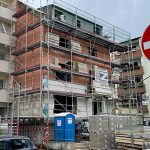 Baustelle mit Gerüstbau in der Dahlmannstraße. 58, 60385 Frankfurt am Main